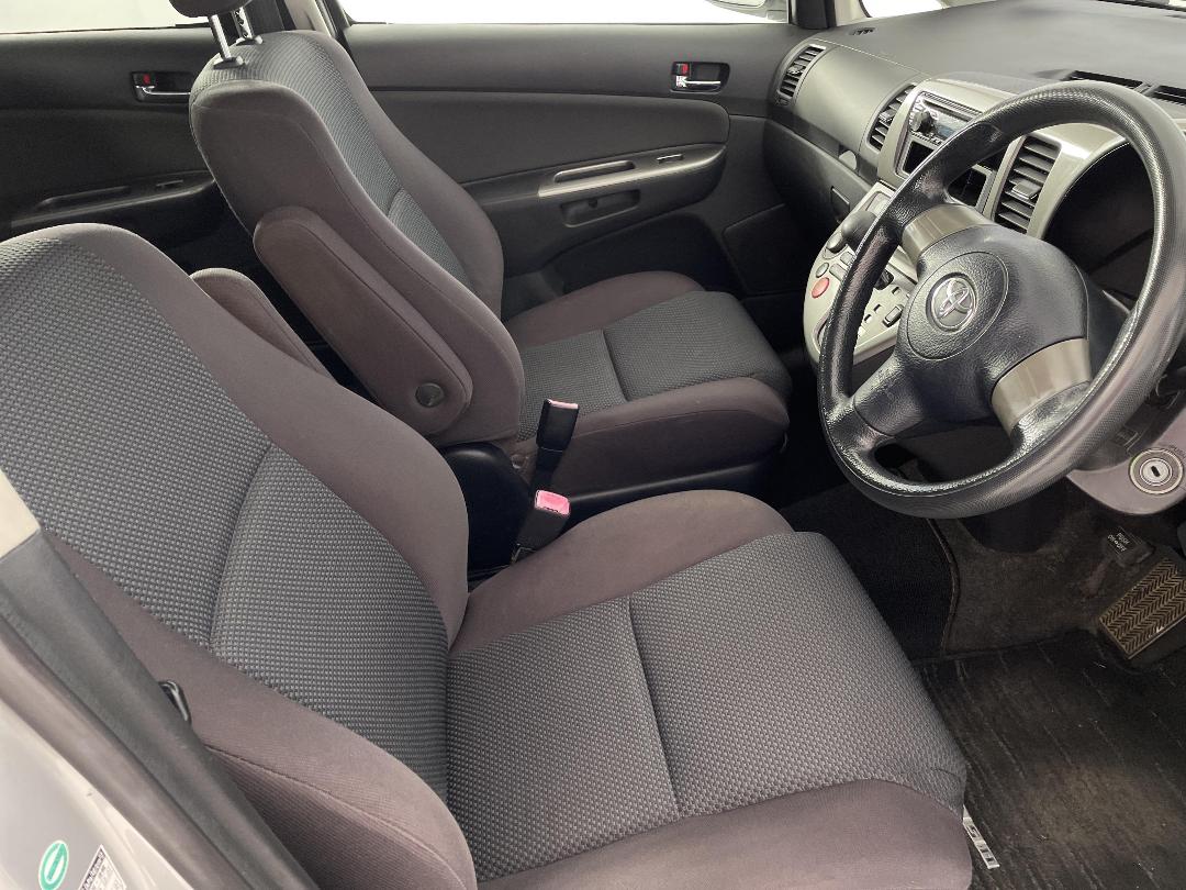 Photo '16' of Toyota Wish