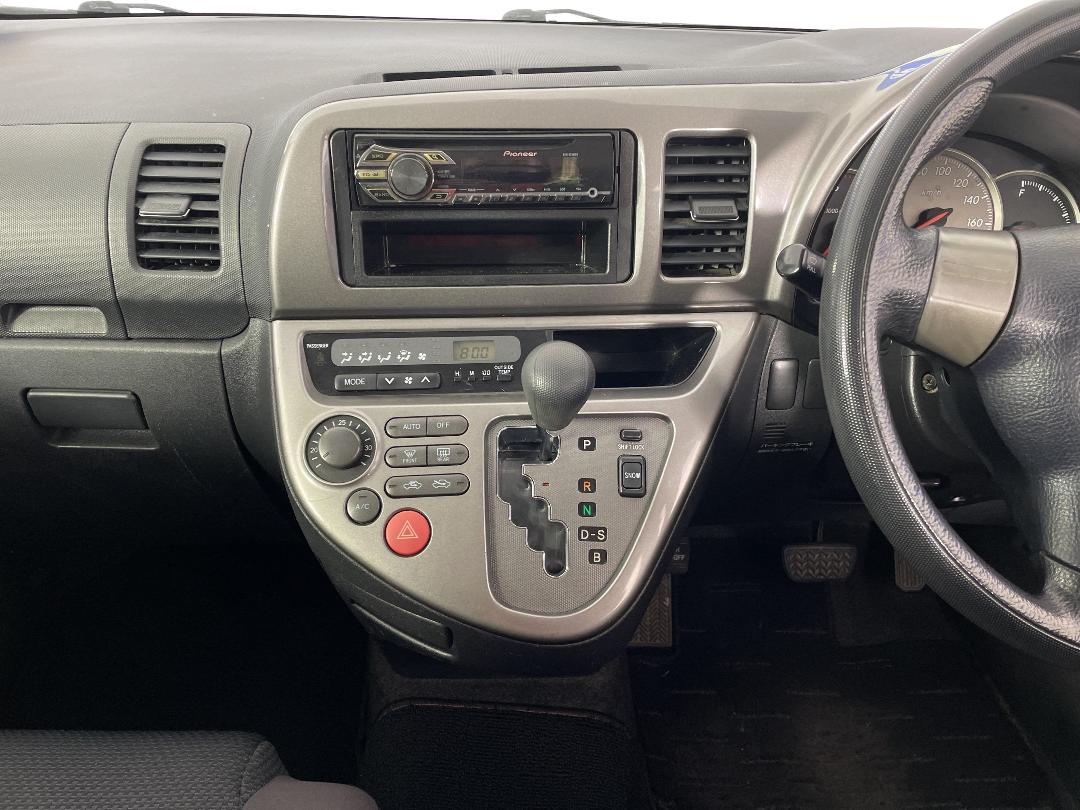 Photo '18' of Toyota Wish