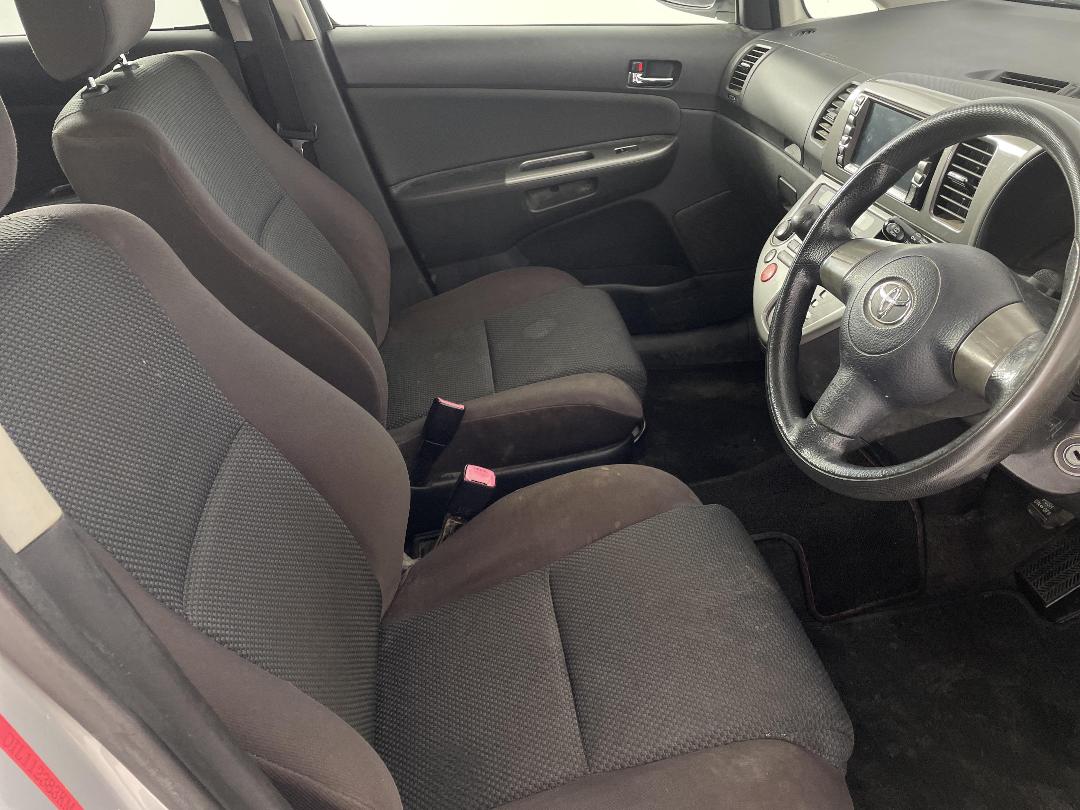 Photo '16' of Toyota Wish