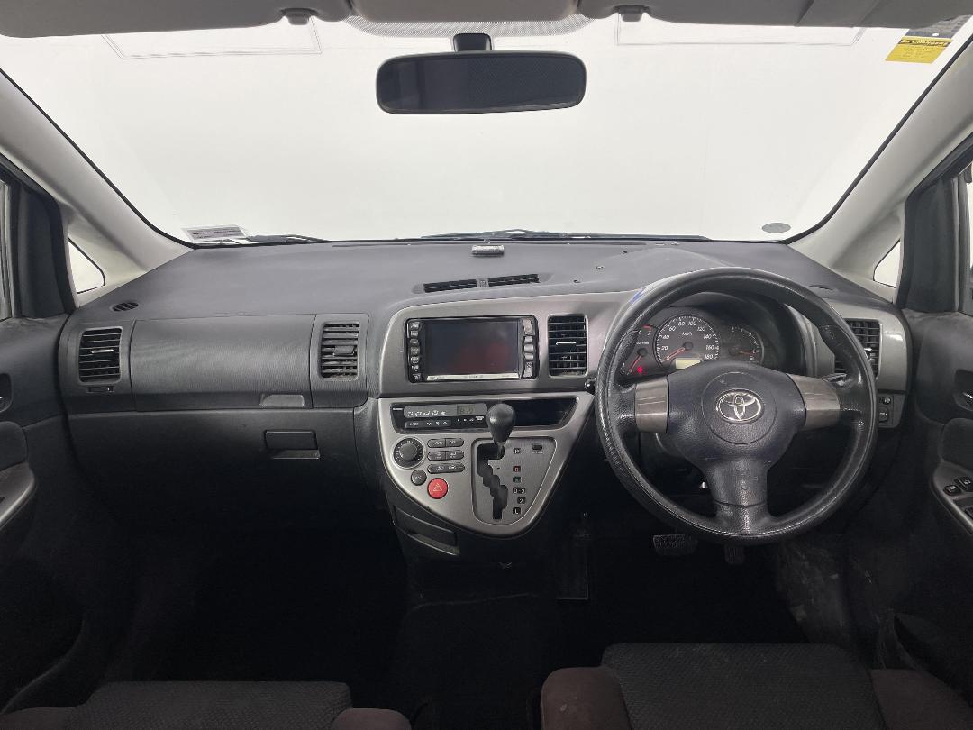 Photo '17' of Toyota Wish