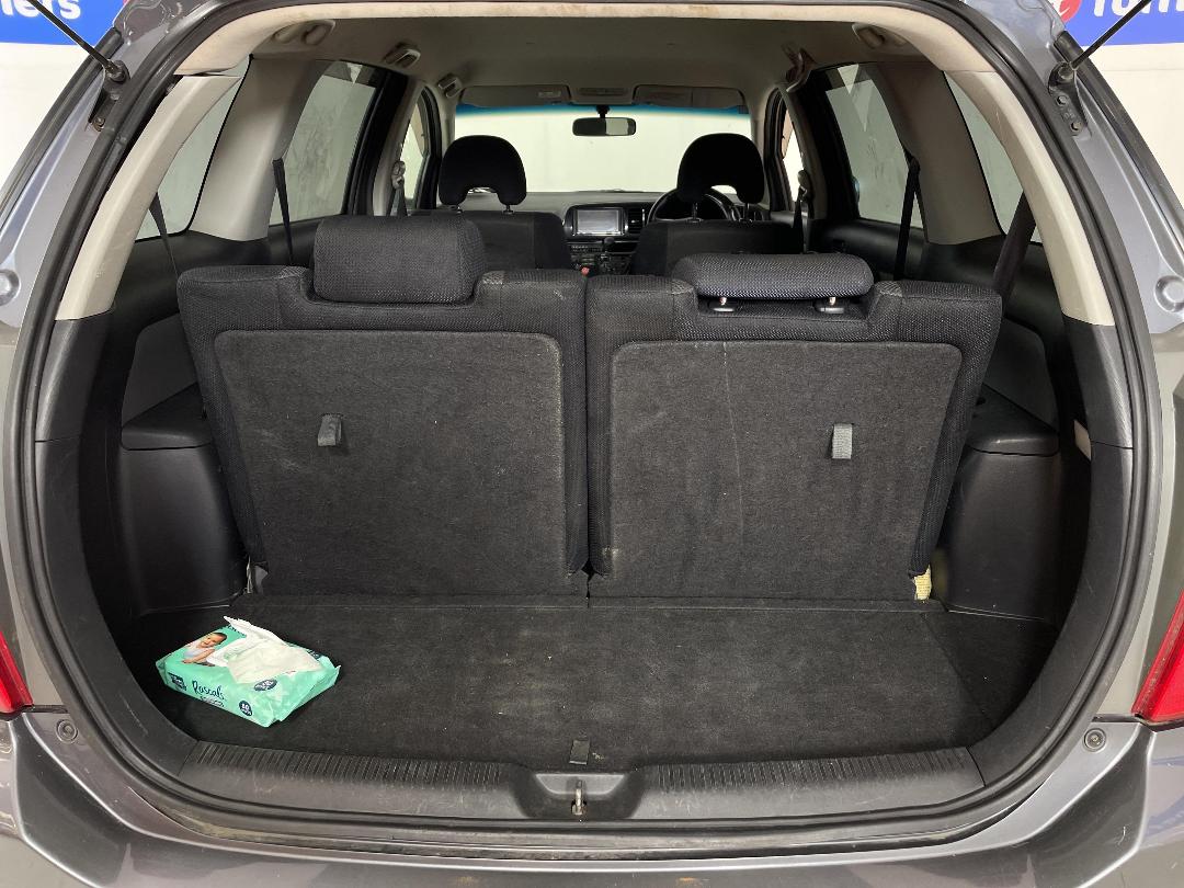 Photo '14' of Toyota Wish