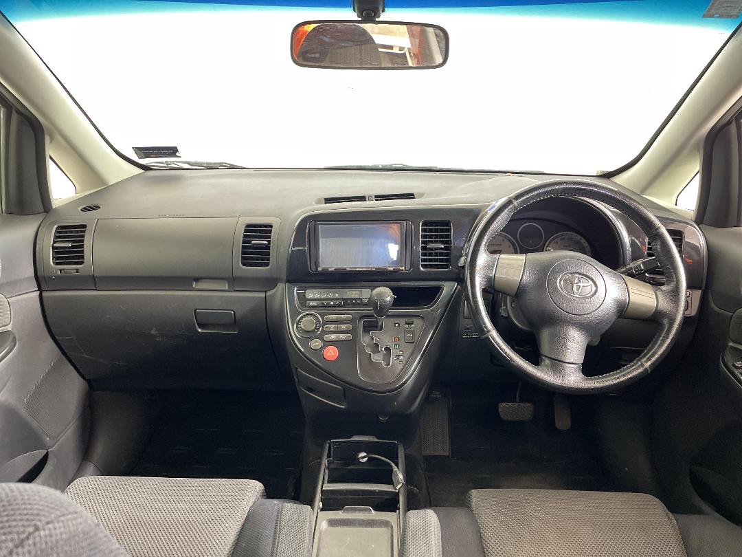 Photo '17' of Toyota Wish