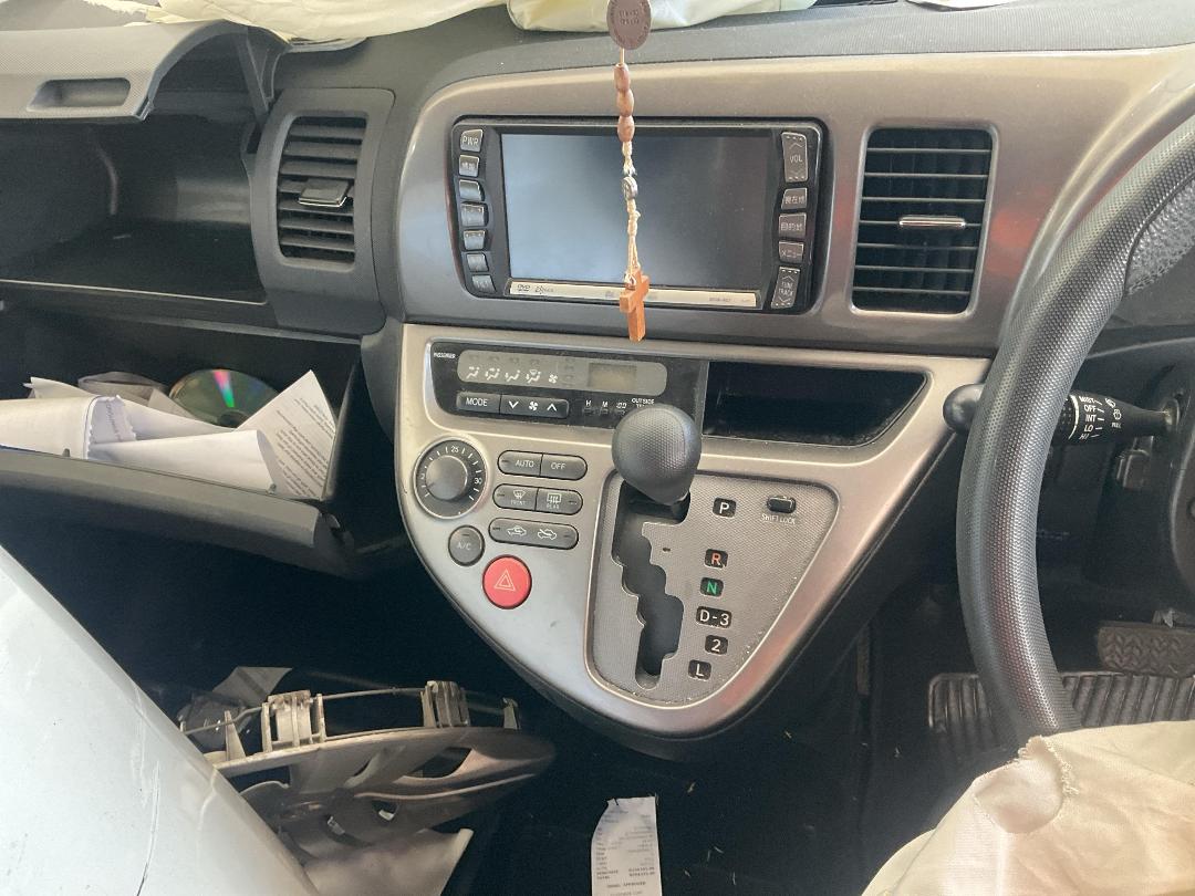 Photo '30' of Toyota Wish