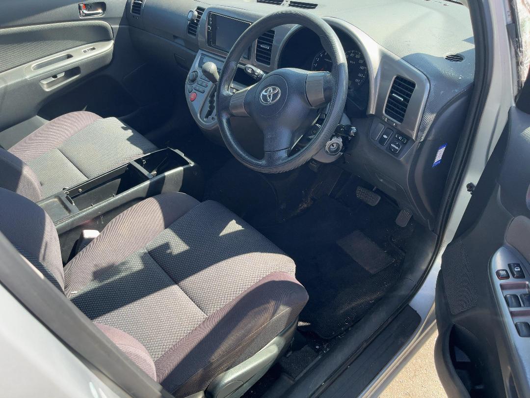 Photo '8' of Toyota Wish