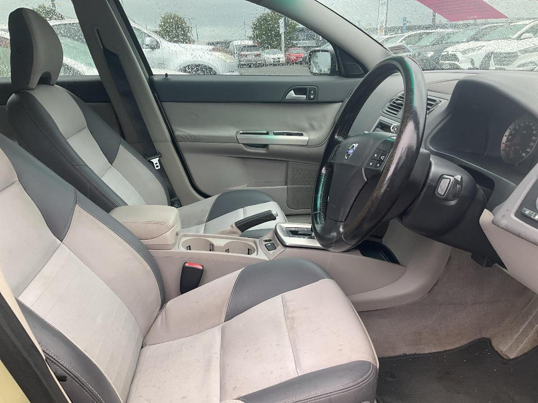 Photo '6' of Volvo V50