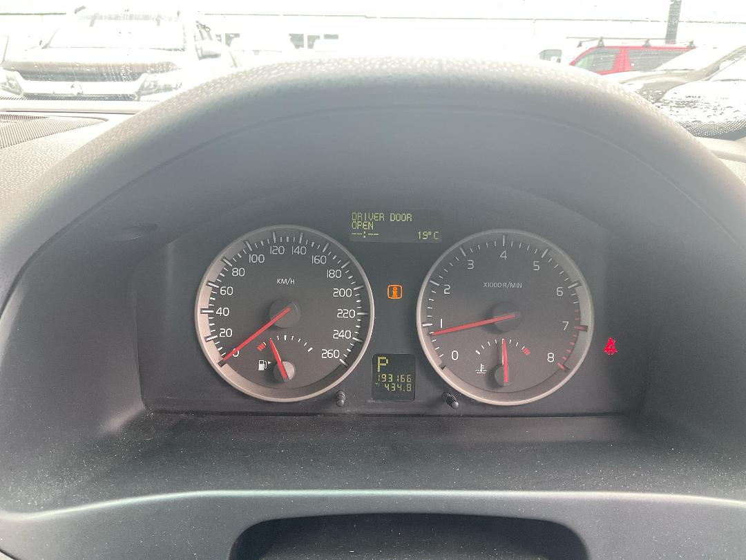 Photo '8' of Volvo V50