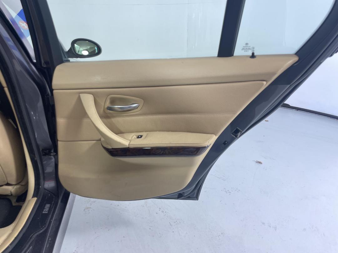 Photo '17' of BMW 3 Series 330I Photo '17' of BMW 3 Series 330I