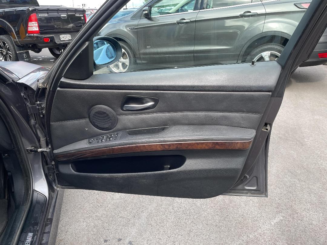 Photo '13' of BMW 3 Series 320I Photo '13' of BMW 3 Series 320I