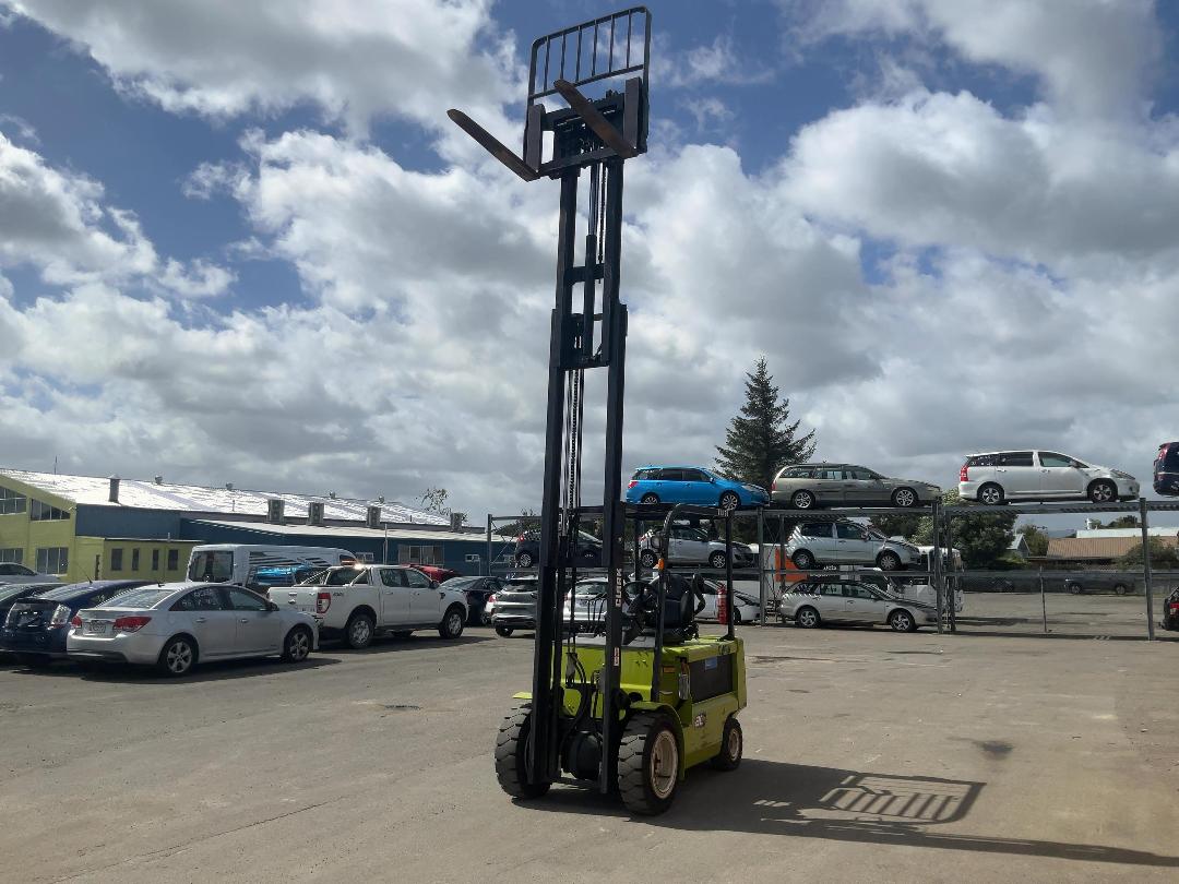 Photo '15' of Clark EPX30 Forklift Photo '15' of Clark EPX30 Forklift