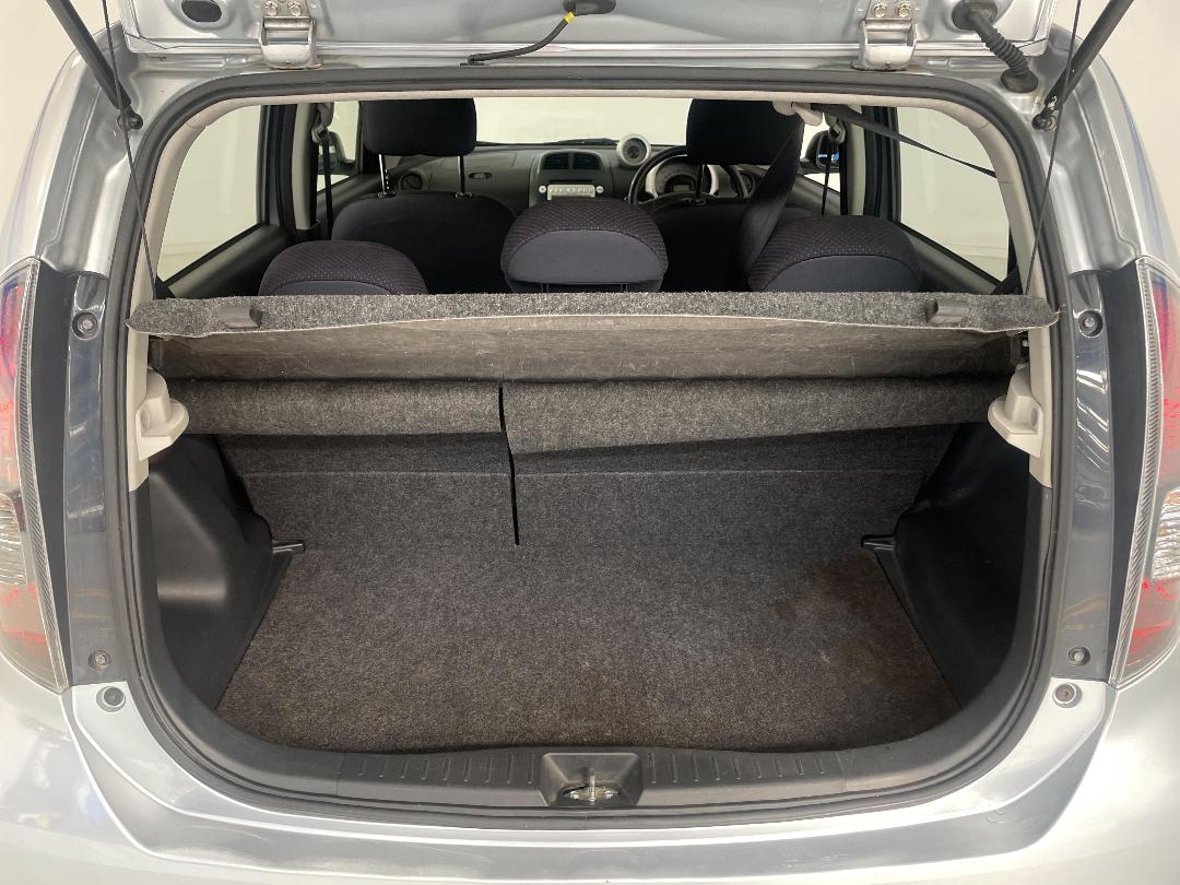 Photo '14' of Daihatsu Sirion Photo '14' of Daihatsu Sirion