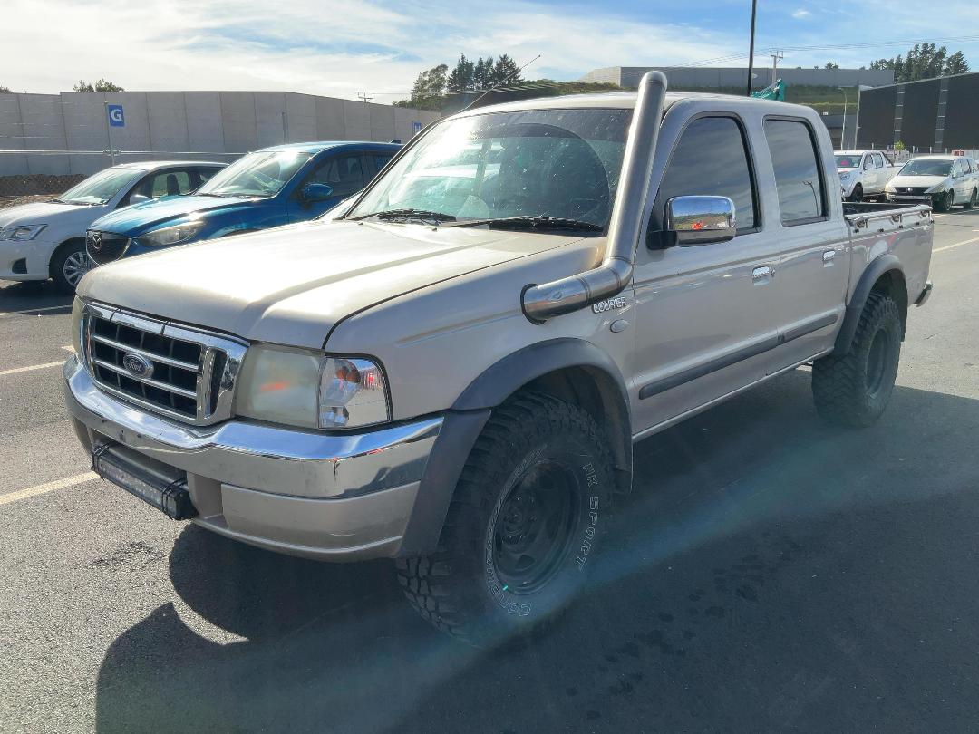 Photo '2' of Ford Courier TD XLX CR W/S