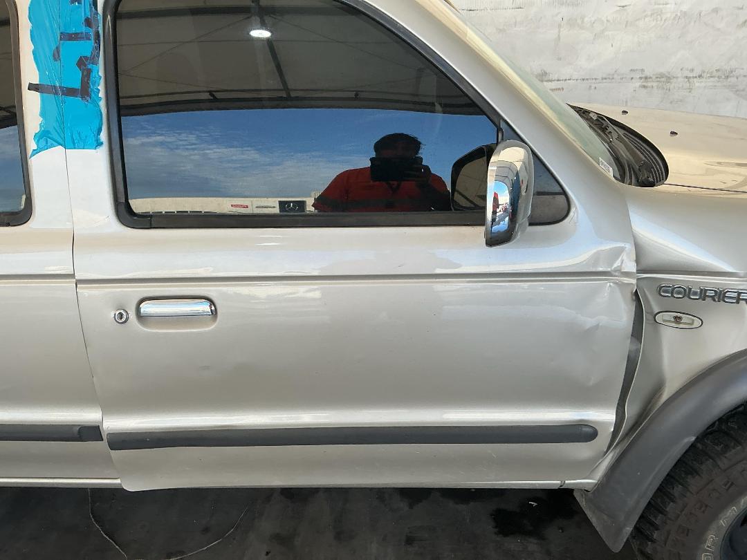 Photo '3' of Ford Courier TD XLX CR W/S