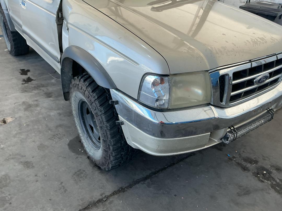 Photo '4' of Ford Courier TD XLX CR W/S