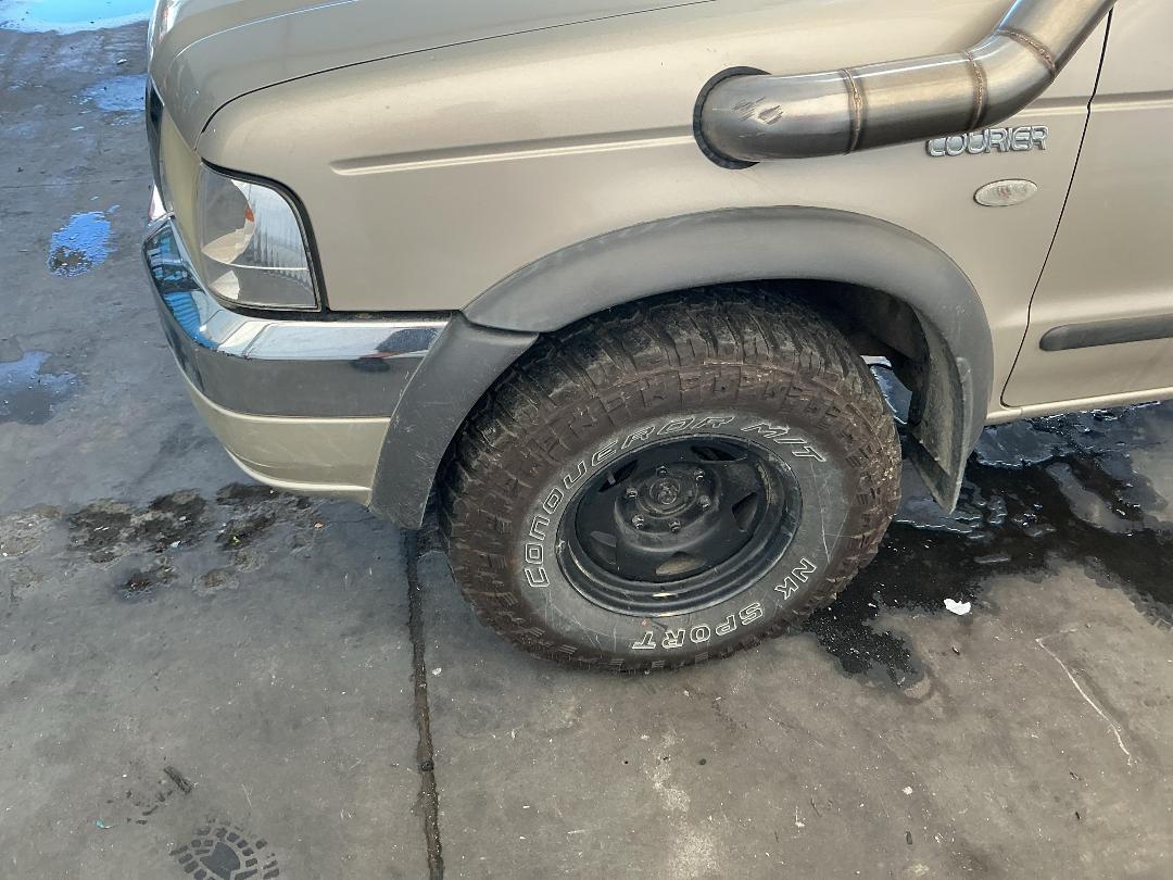 Photo '7' of Ford Courier TD XLX CR W/S