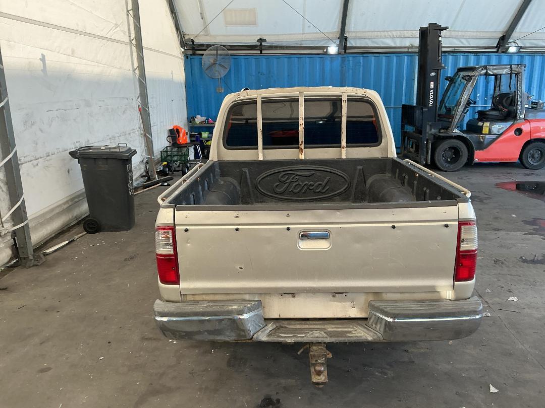 Photo '12' of Ford Courier TD XLX CR W/S