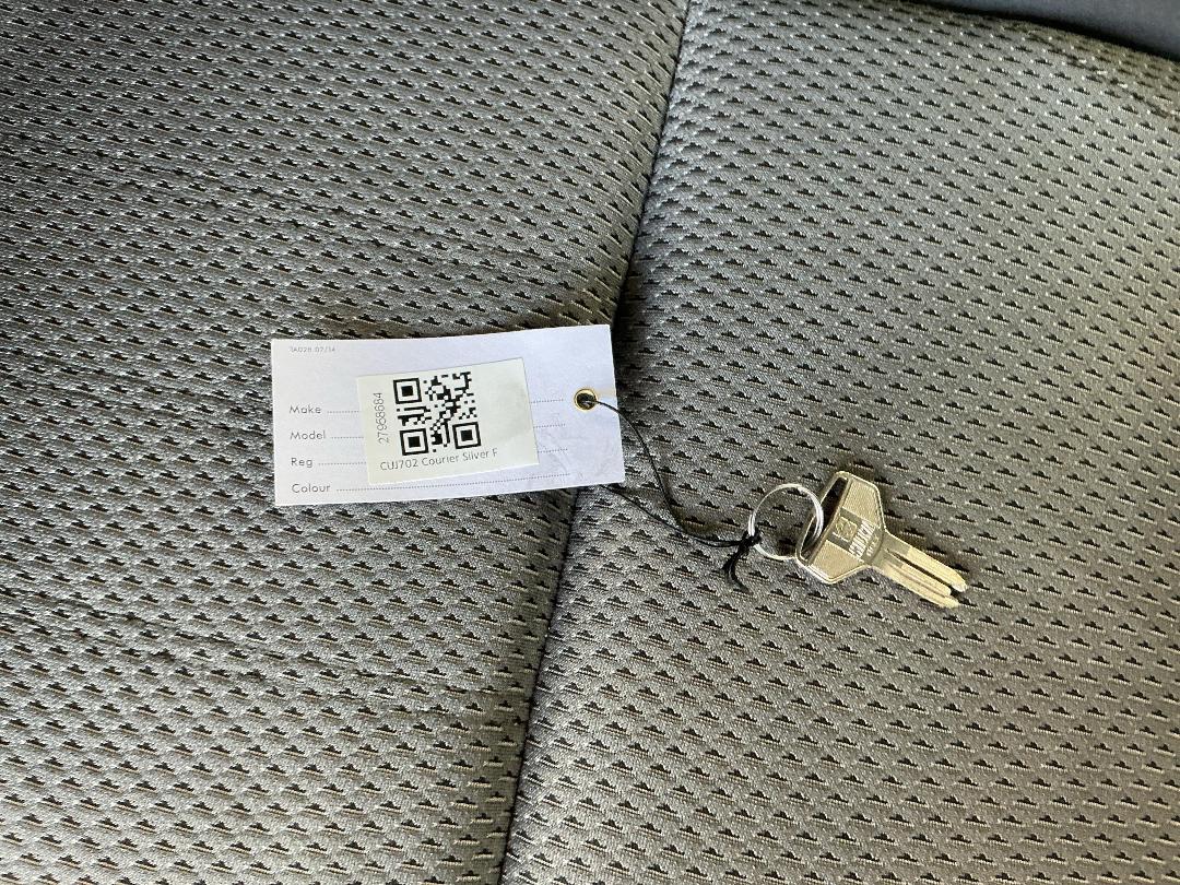 Photo '20' of Ford Courier TD XLX CR W/S