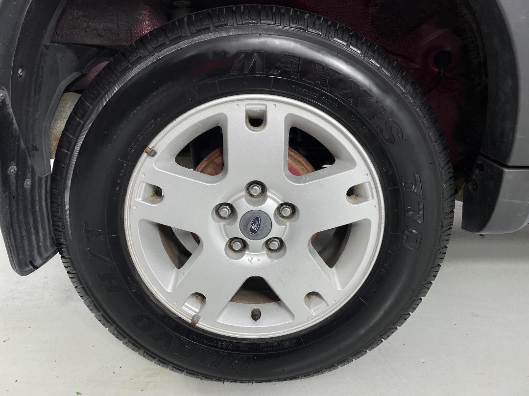 Photo '12' of Ford Escape