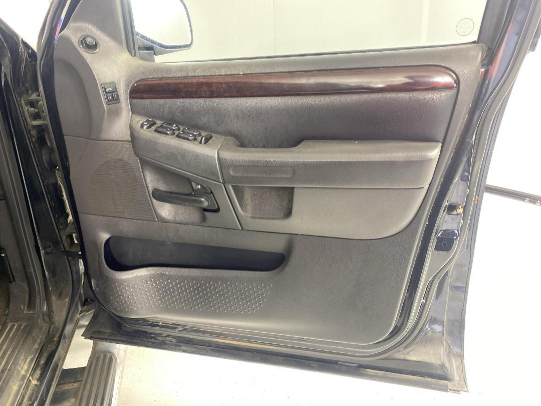 Photo '15' of Ford Explorer