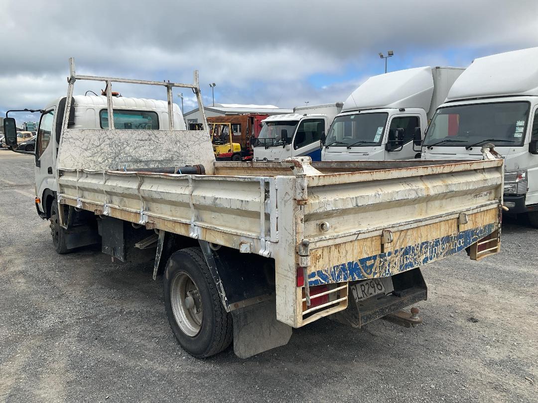 Photo '7' of Hino Dutro XZU424R Tipper