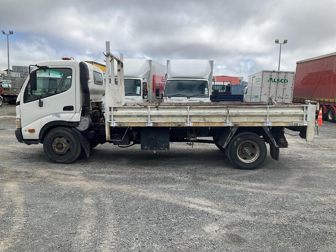 Photo '9' of Hino Dutro XZU424R Tipper