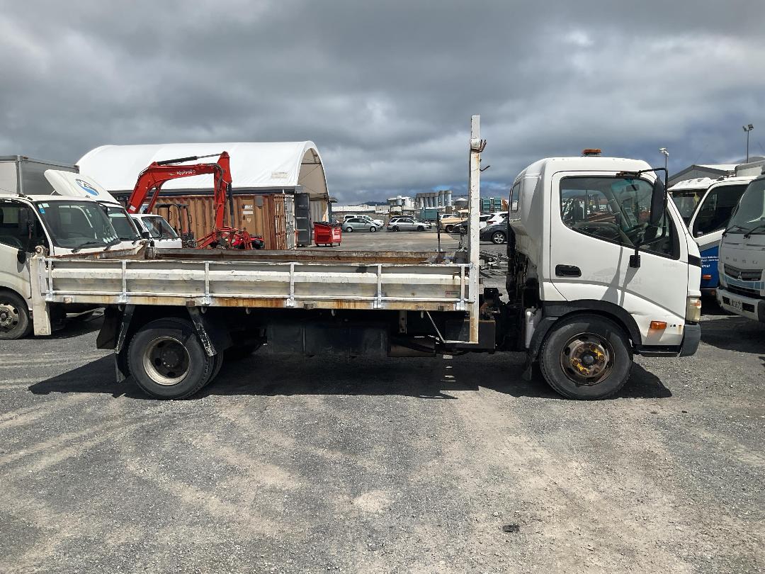 Photo '3' of Hino Dutro XZU424R Tipper