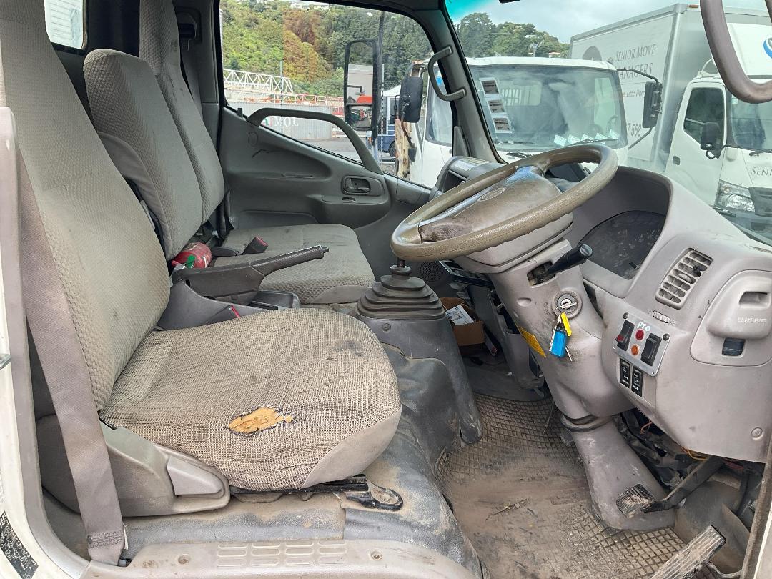 Photo '13' of Hino Dutro XZU424R Tipper