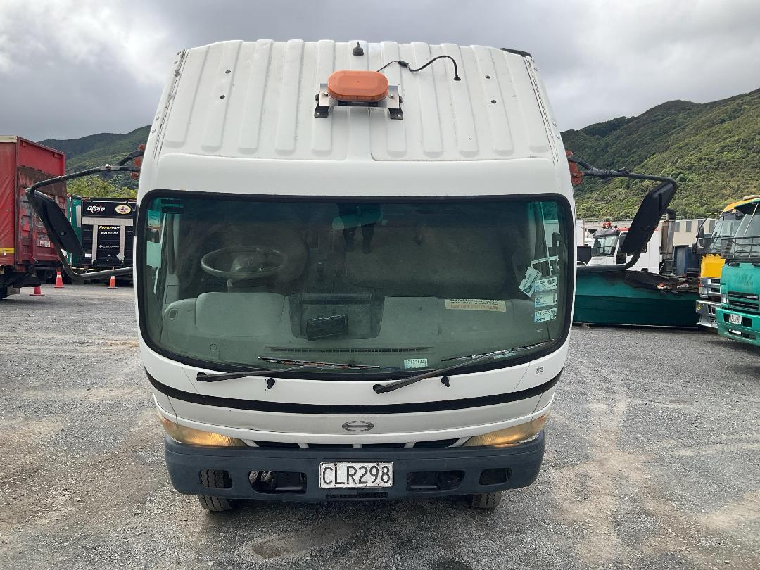 Photo '12' of Hino Dutro XZU424R Tipper