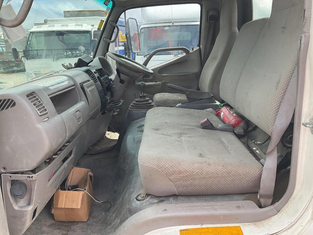 Photo '22' of Hino Dutro XZU424R Tipper