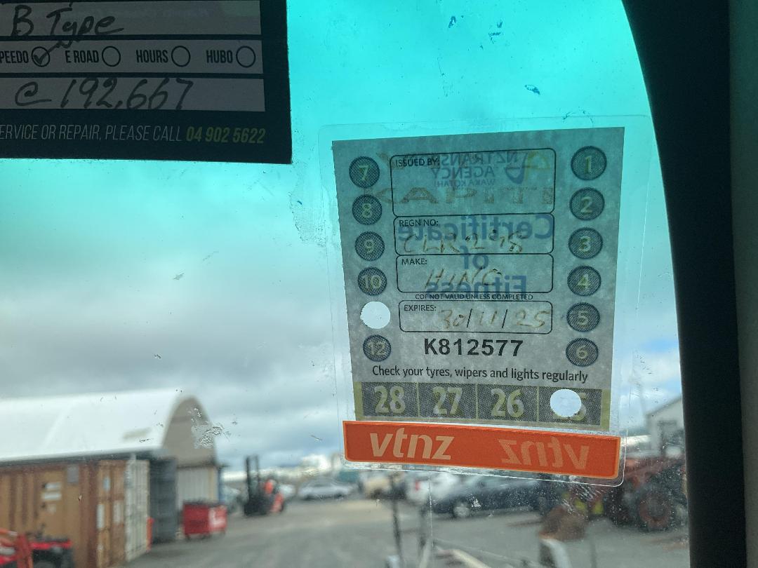 Photo '27' of Hino Dutro XZU424R Tipper