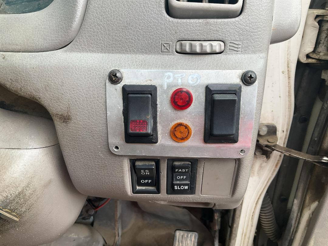 Photo '24' of Hino Dutro XZU424R Tipper