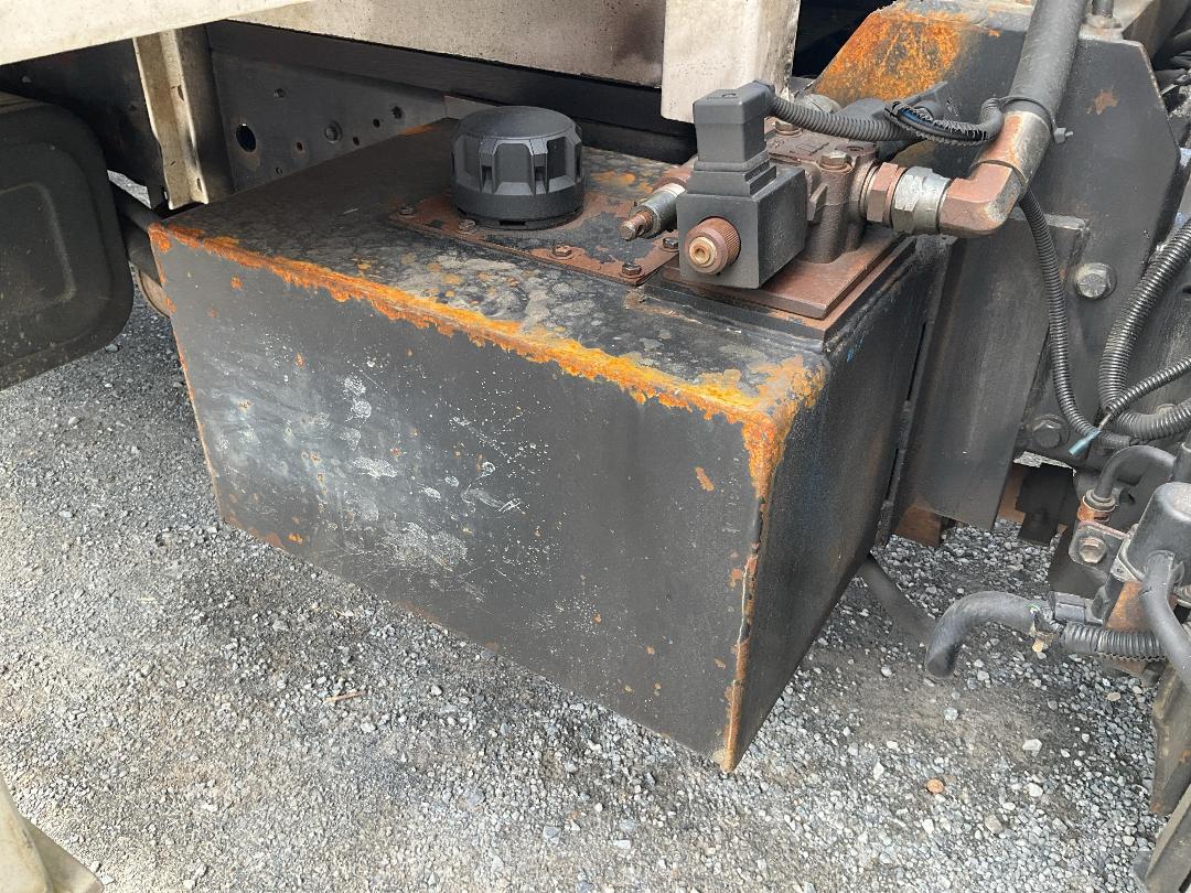 Photo '21' of Hino Dutro XZU424R Tipper