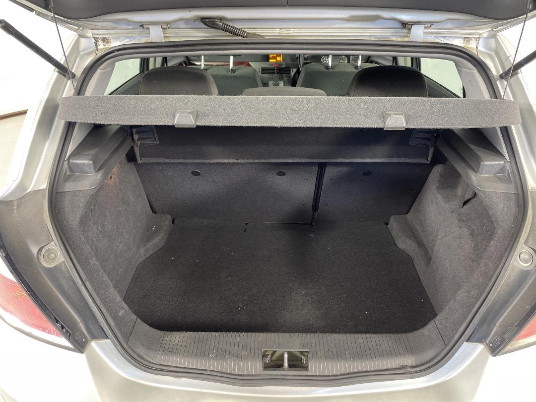 Photo '12' of Holden Astra CDX