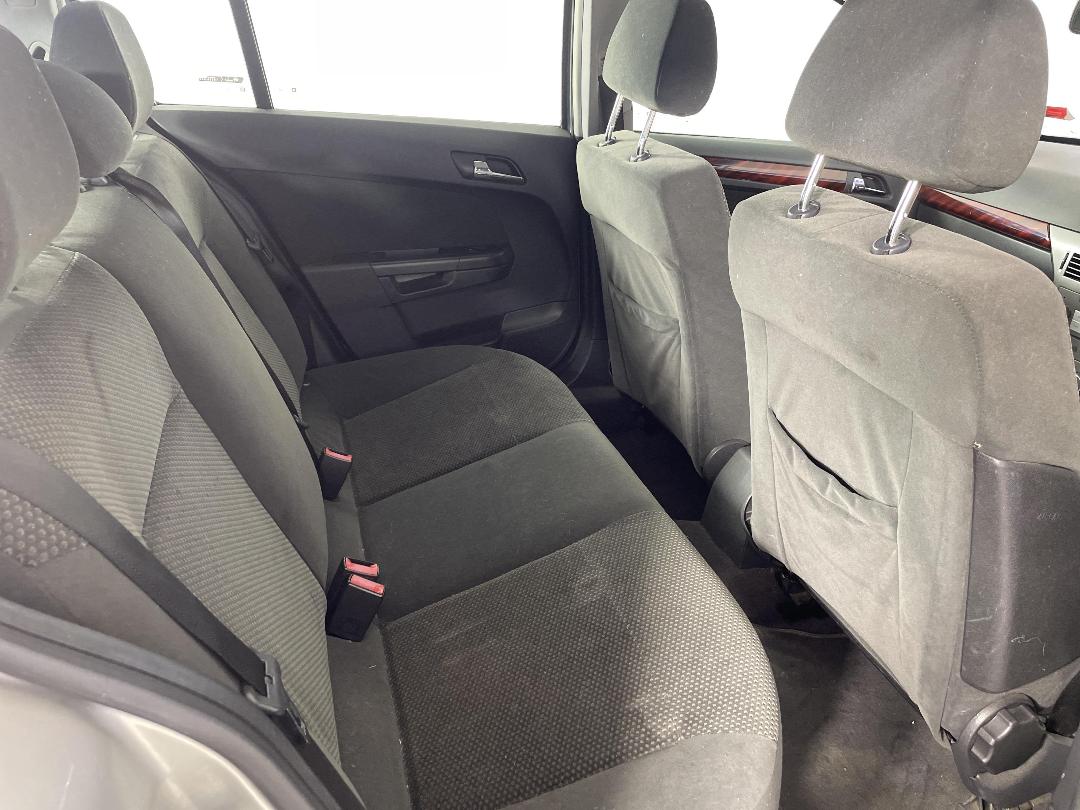 Photo '18' of Holden Astra CDX