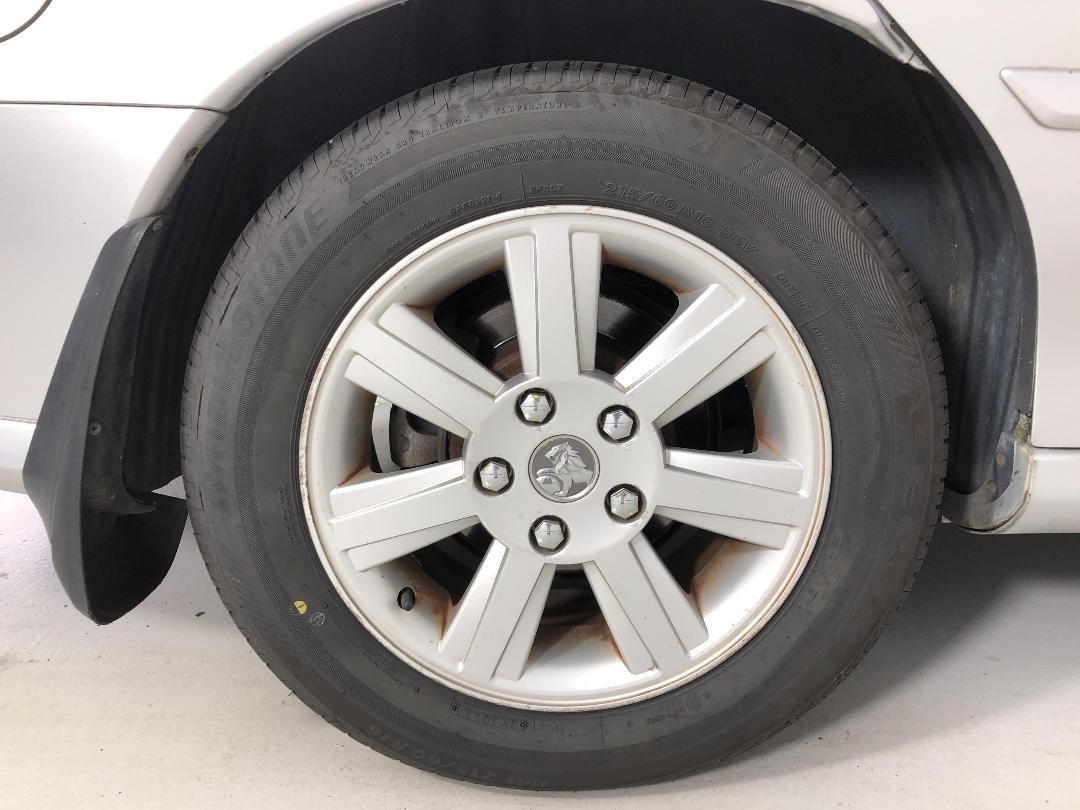 Photo '8' of Holden Commodore Exec