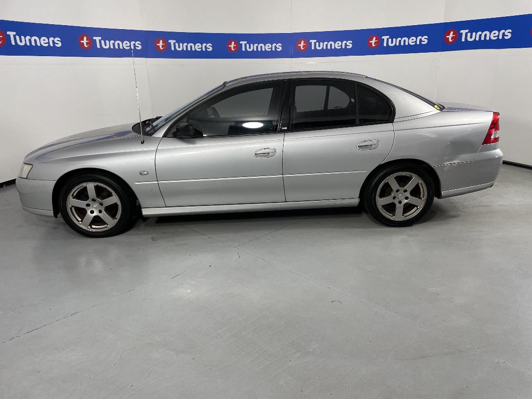 Photo '24' of Holden Commodore Photo '24' of Holden Commodore