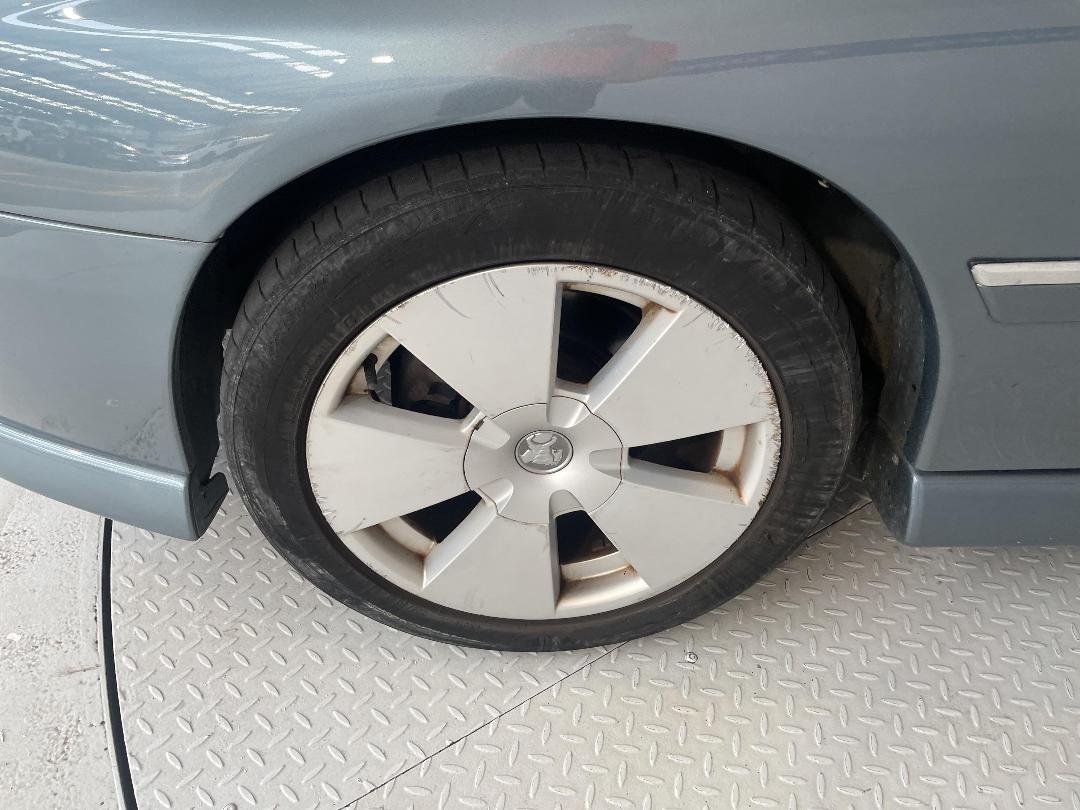 Photo '10' of Holden Commodore Photo '10' of Holden Commodore