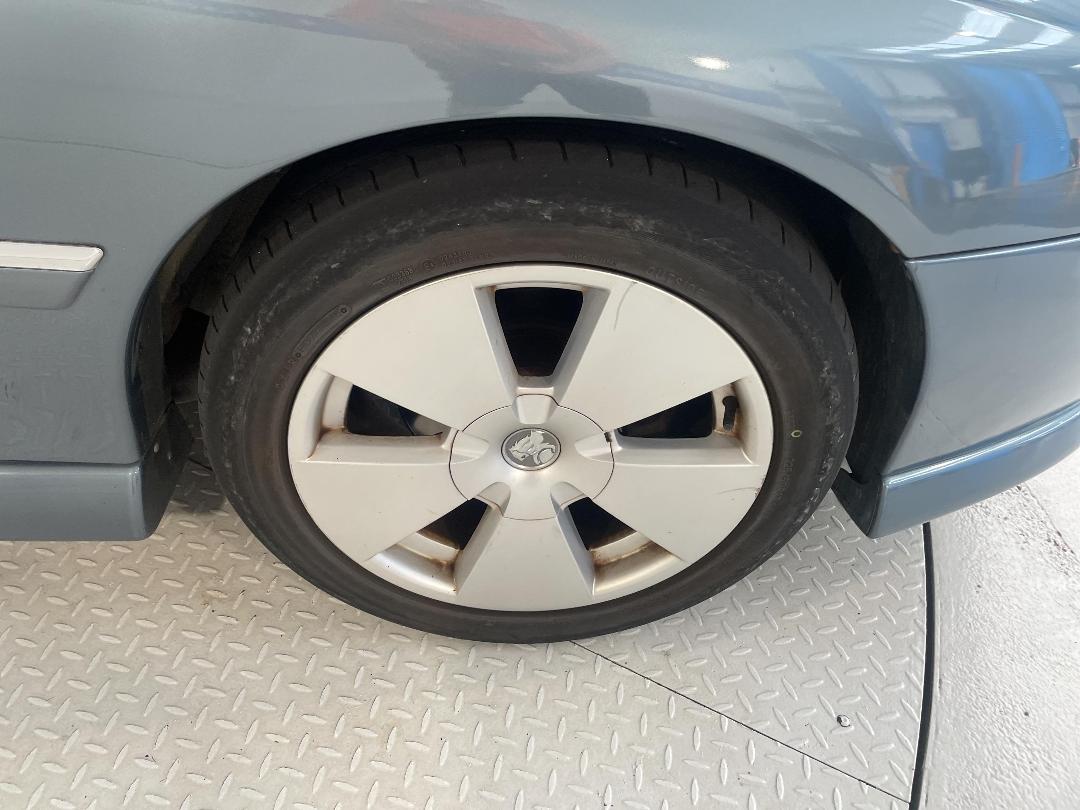 Photo '9' of Holden Commodore Photo '9' of Holden Commodore