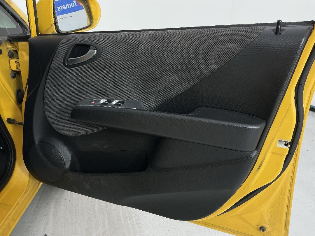 Photo '13' of Honda FIT Photo '13' of Honda FIT