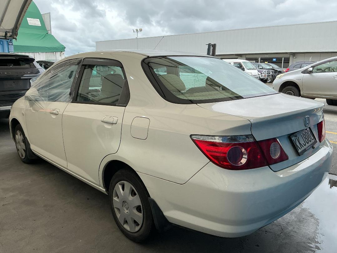 Photo '9' of Honda FIT Aria Photo '9' of Honda FIT Aria