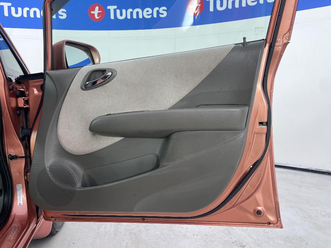 Photo '13' of Honda FIT Photo '13' of Honda FIT