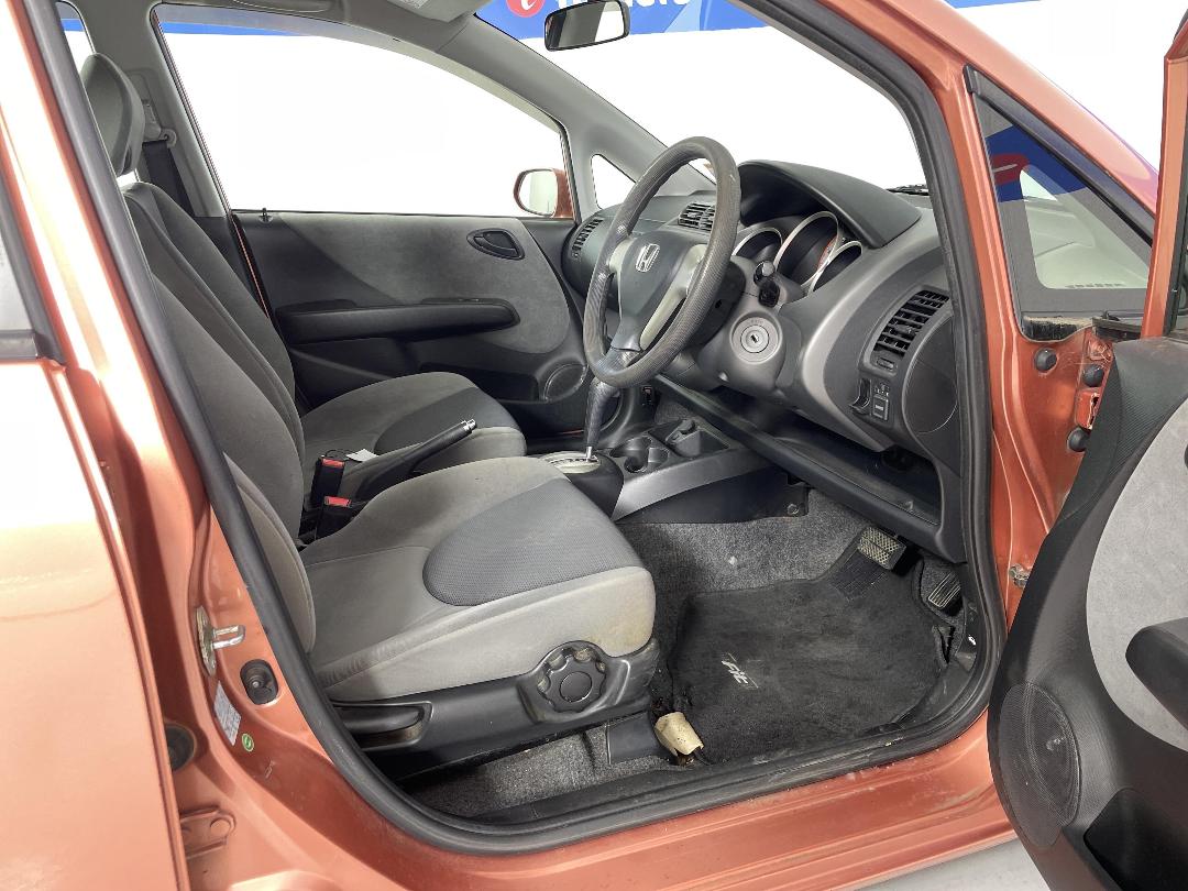 Photo '16' of Honda FIT