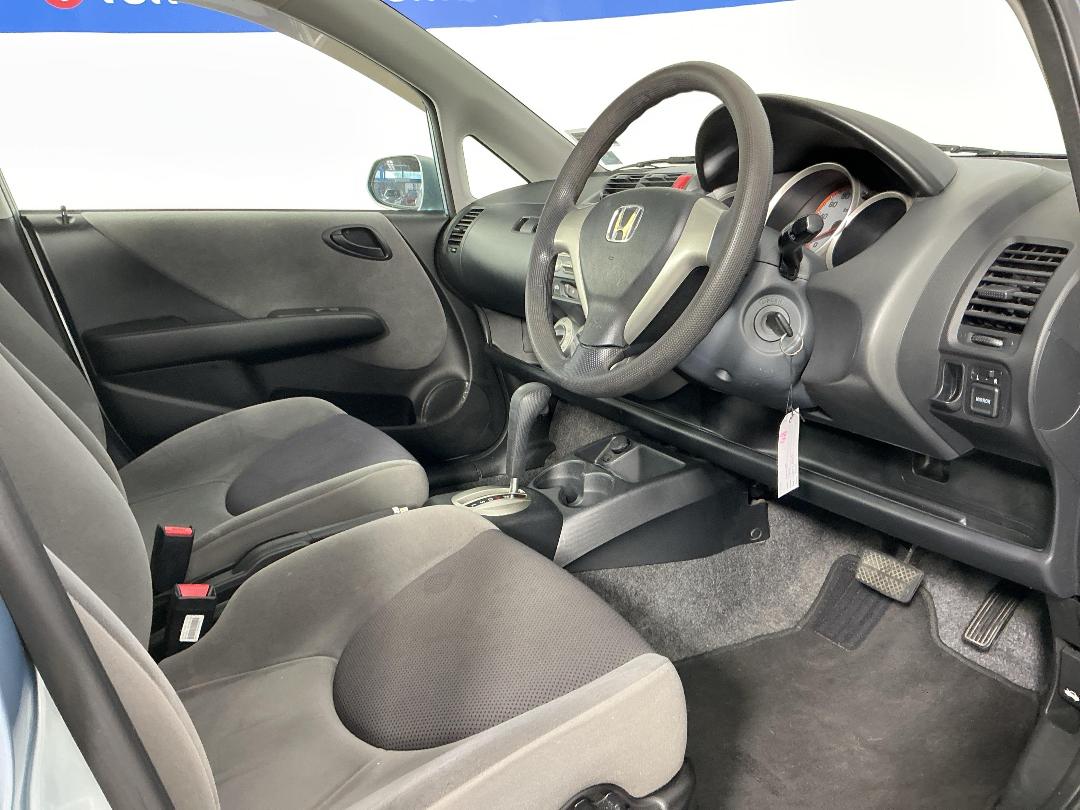 Photo '16' of Honda FIT Photo '16' of Honda FIT