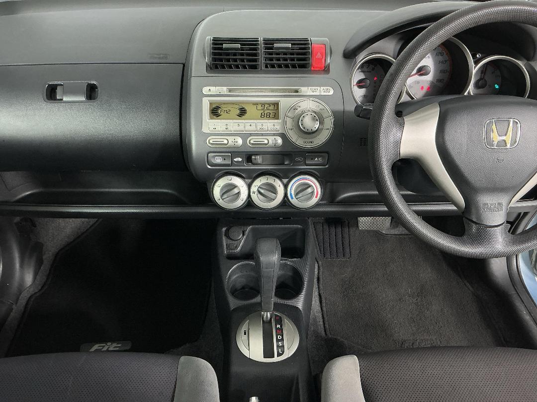 Photo '18' of Honda FIT Photo '18' of Honda FIT