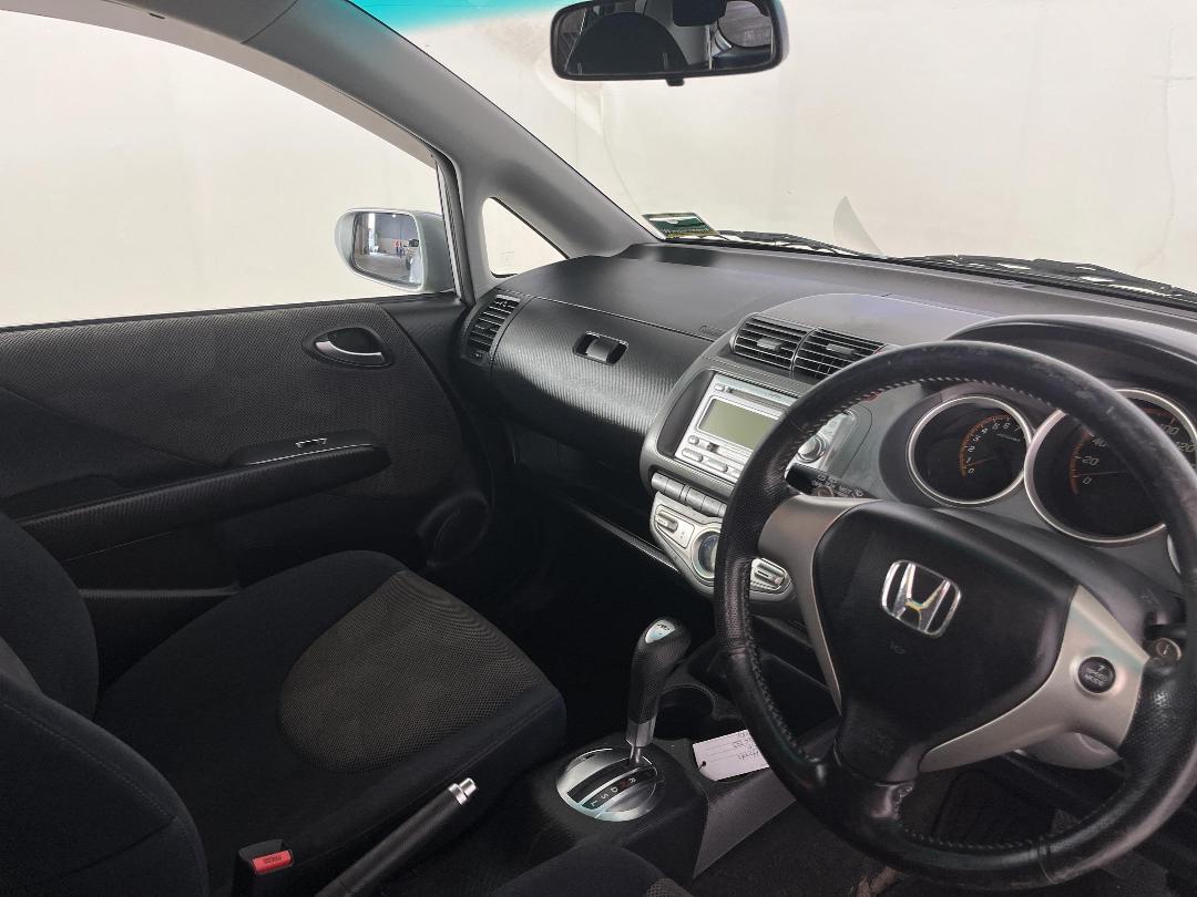 Photo '16' of Honda FIT