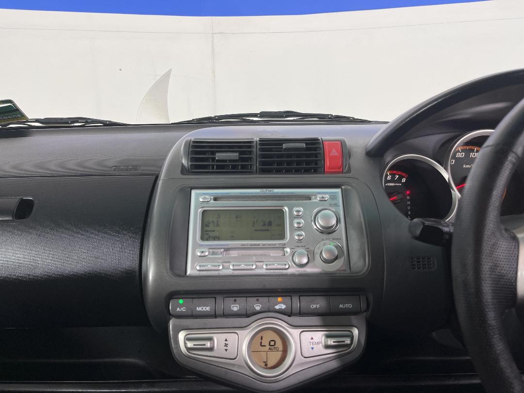 Photo '18' of Honda FIT