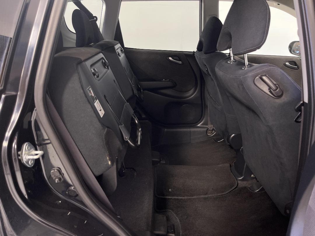 Photo '21' of Honda FIT Photo '21' of Honda FIT