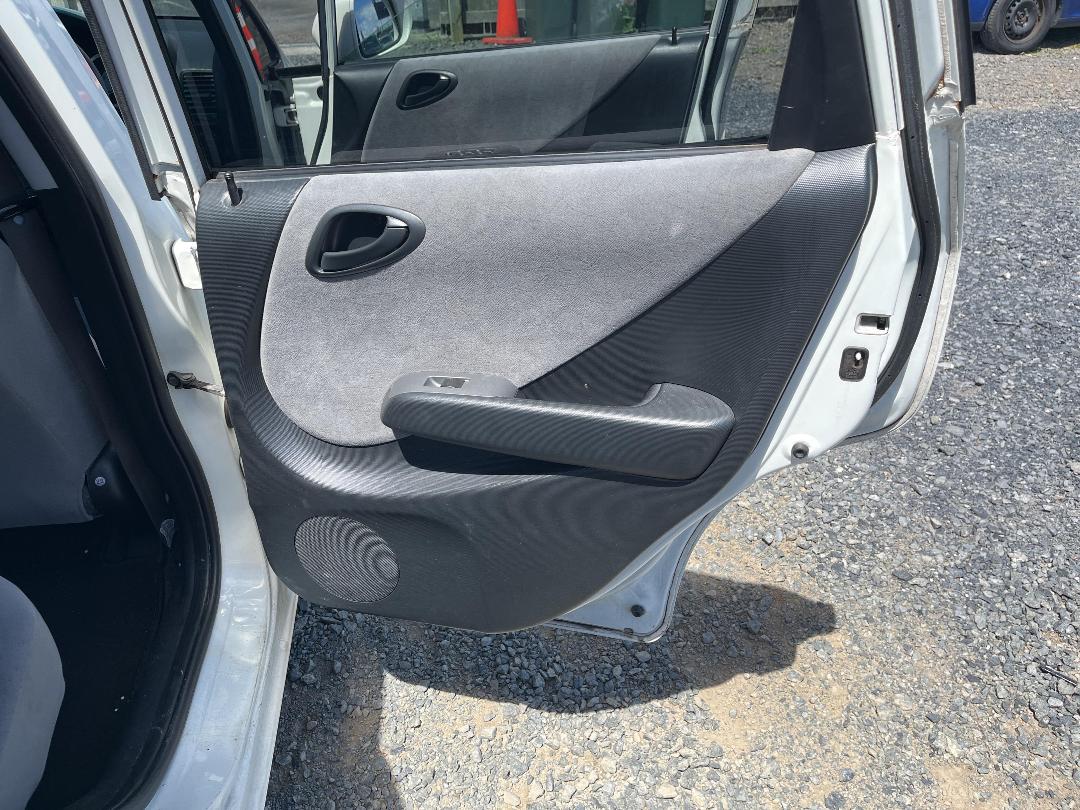 Photo '17' of Honda FIT Photo '17' of Honda FIT