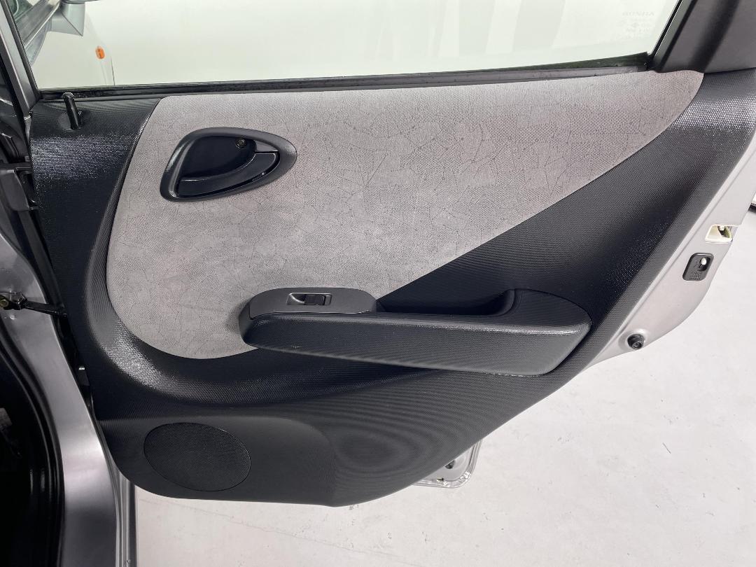 Photo '19' of Honda FIT Photo '19' of Honda FIT