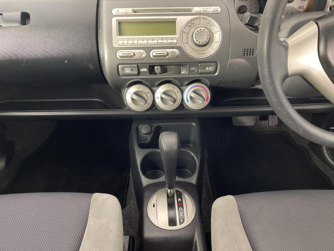 Photo '18' of Honda FIT Photo '18' of Honda FIT