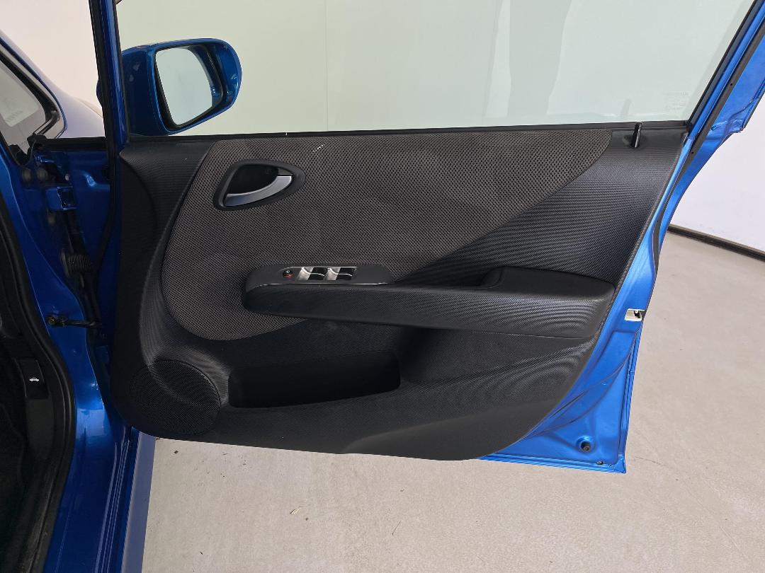 Photo '15' of Honda FIT Photo '15' of Honda FIT